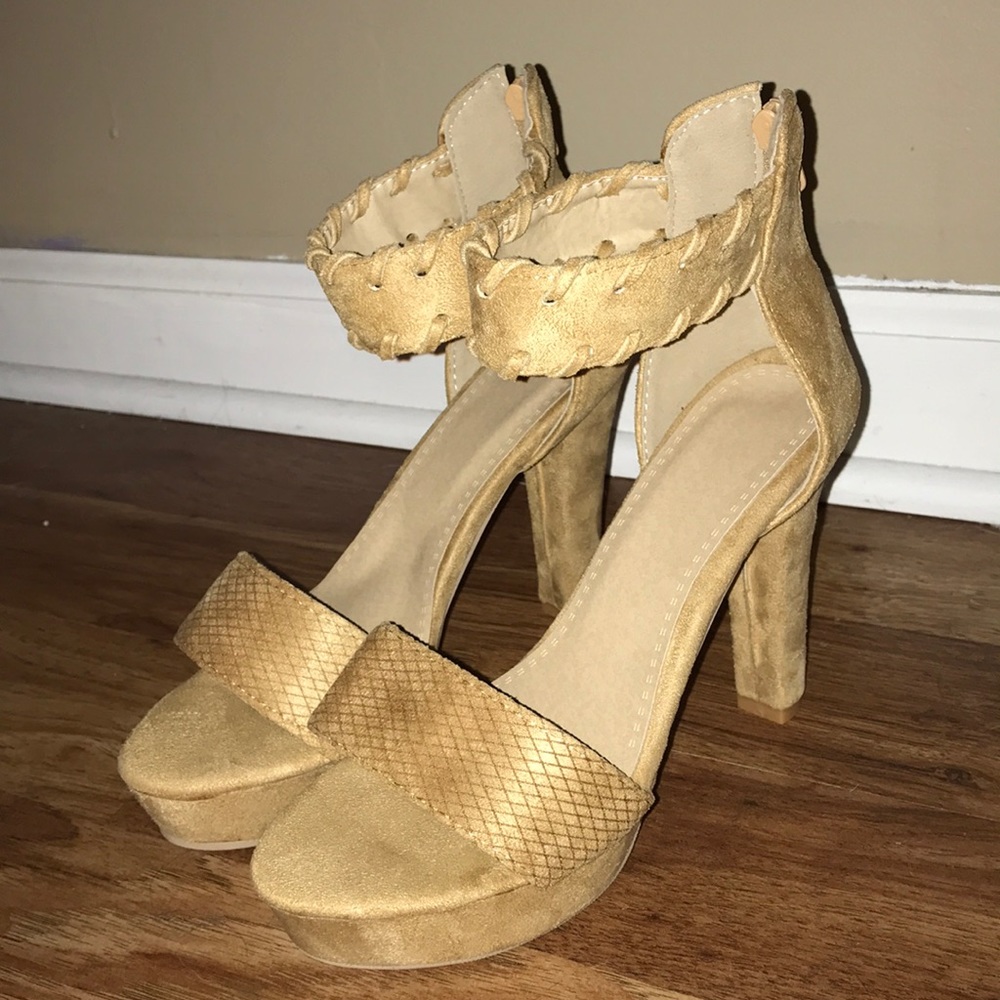Open toe tan heel